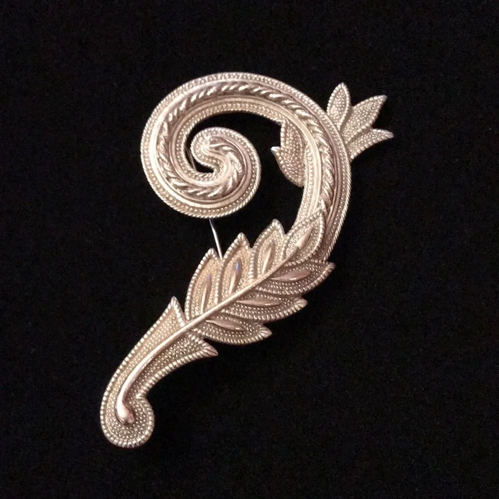 JJ Jonette Jewelry Vintage Silver Pewter Brooch